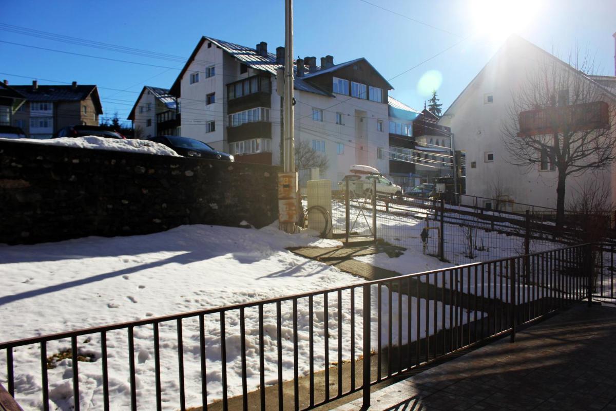 Happy Holiday Apartments - Hizvo