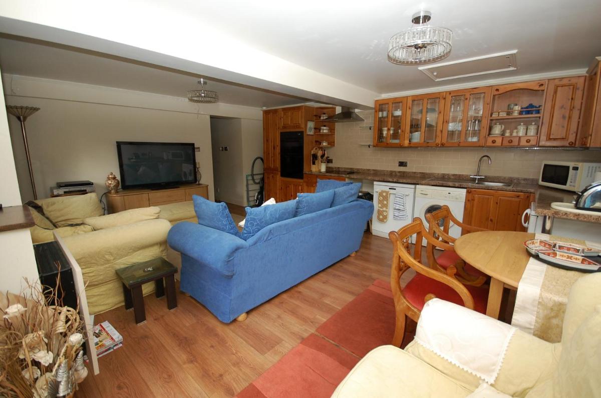 2 bedrooms Bell Cottage - Housity