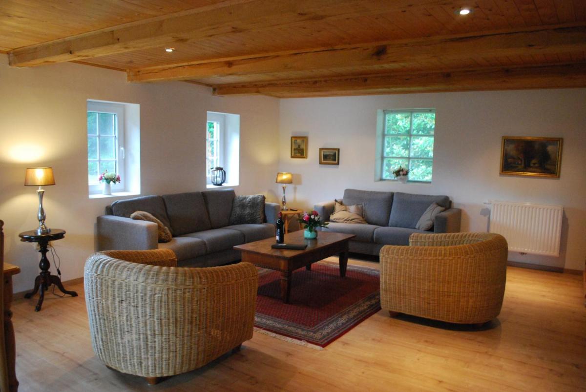 Unter Eichen - Housity