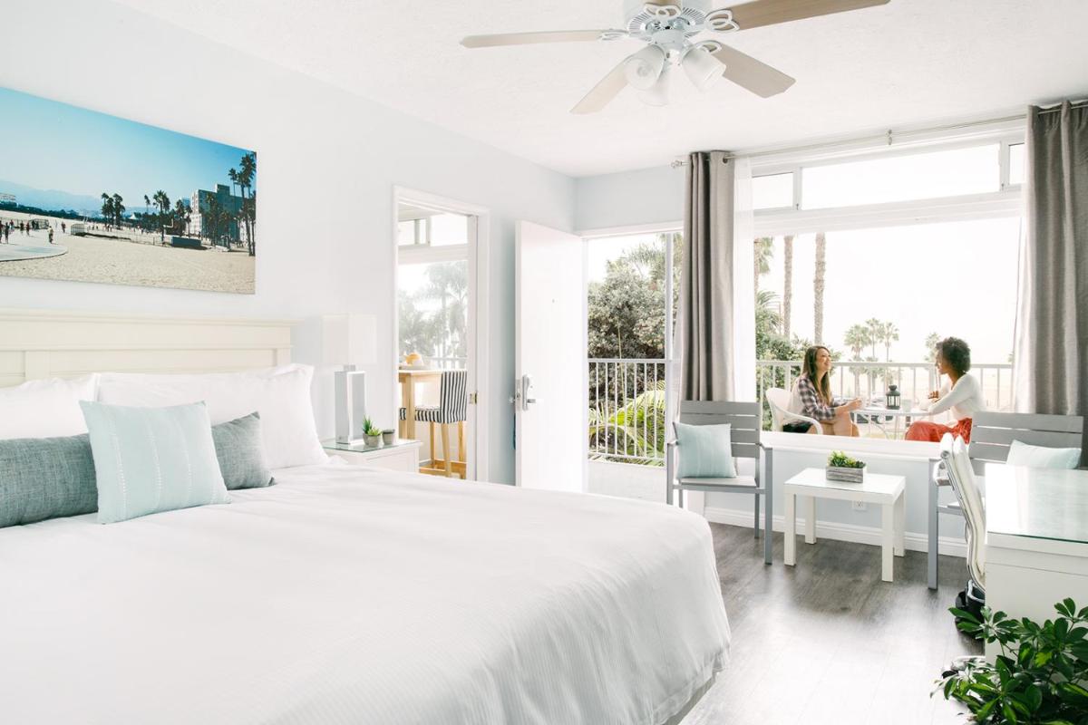 Bayside Hotel - Housity
