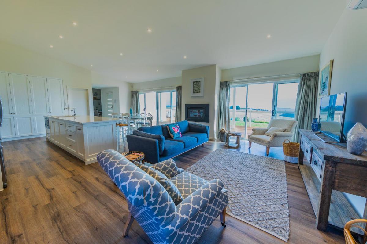 Coastal Lodge - Housity