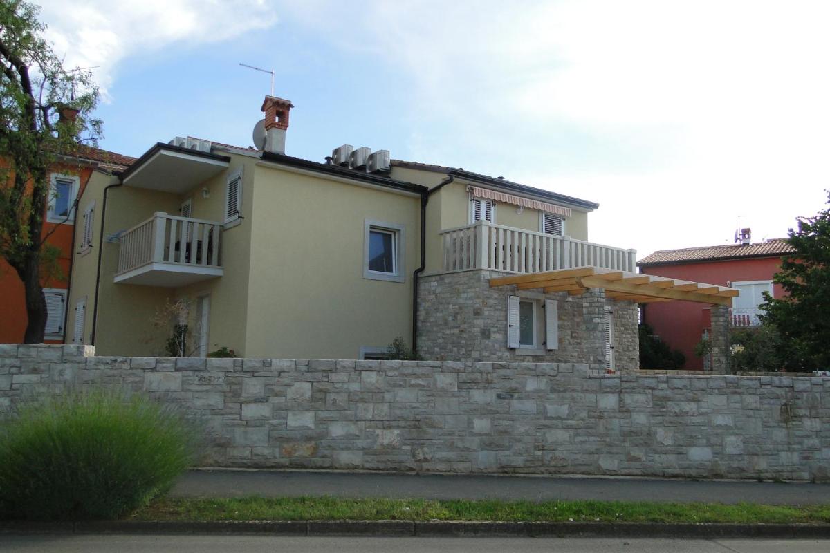 Apartments Villa Ela - Housity