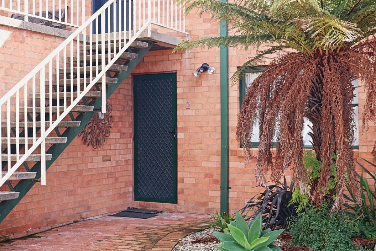 Jodi's Beach Retreat Eden - Housity