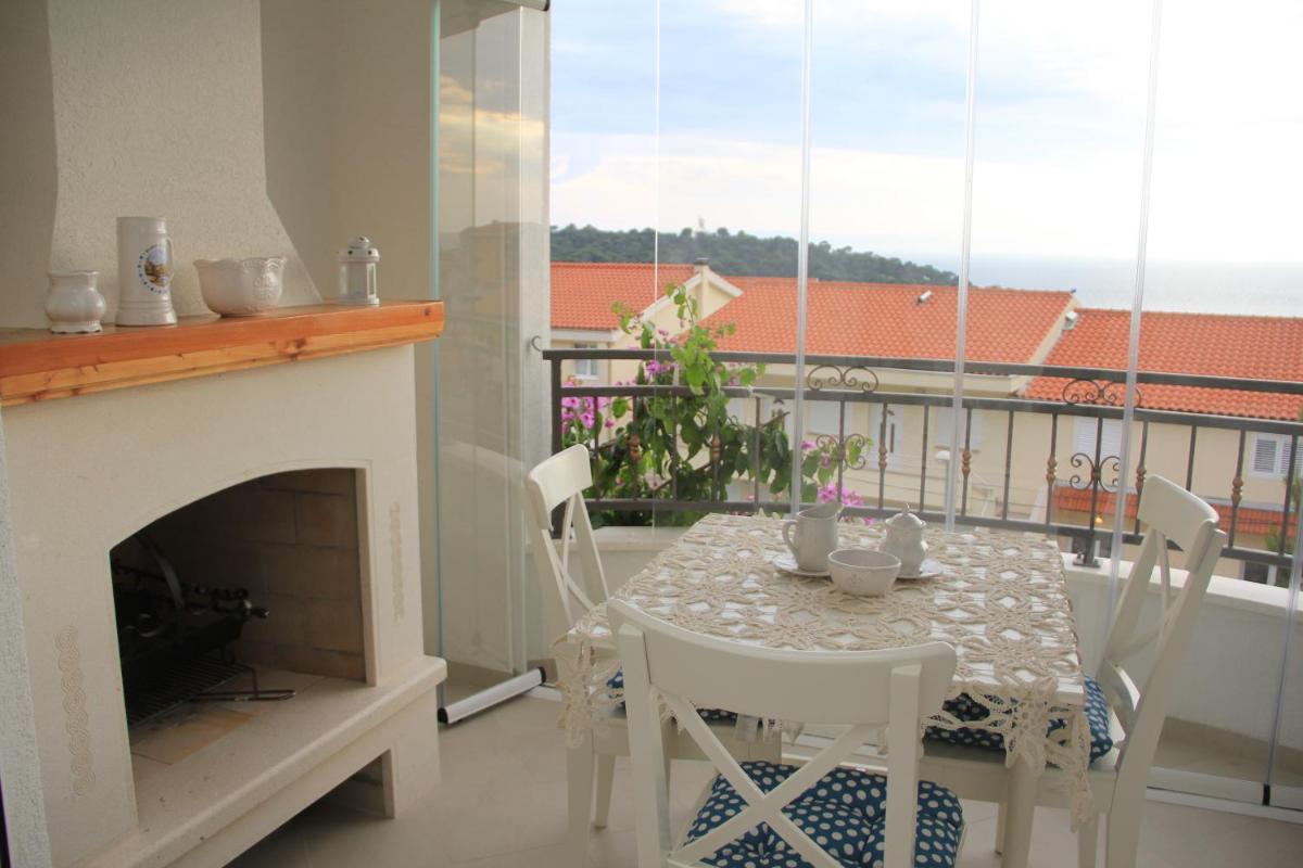 Apartments Adriona with parking - Housity