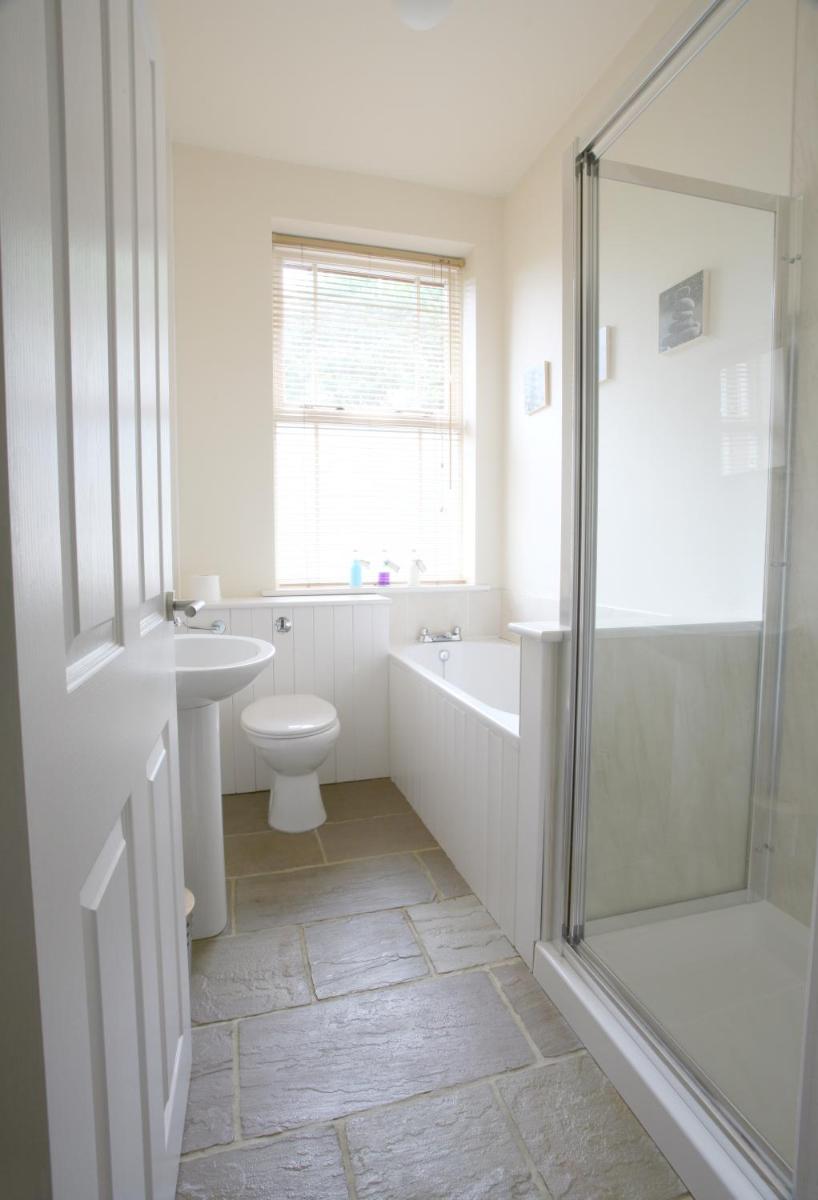 The Wriggly Tin, Millers Dale - Housity