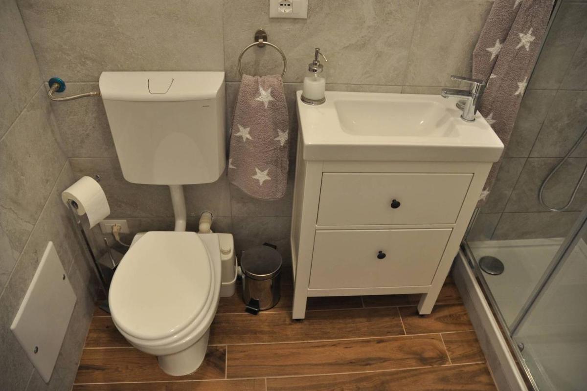 CAMERA e BAGNO PRIVATO a 3 minuti dalla Stazione - Housity