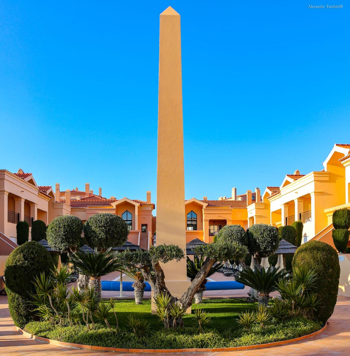LuzBay Pool Apartments - Housity