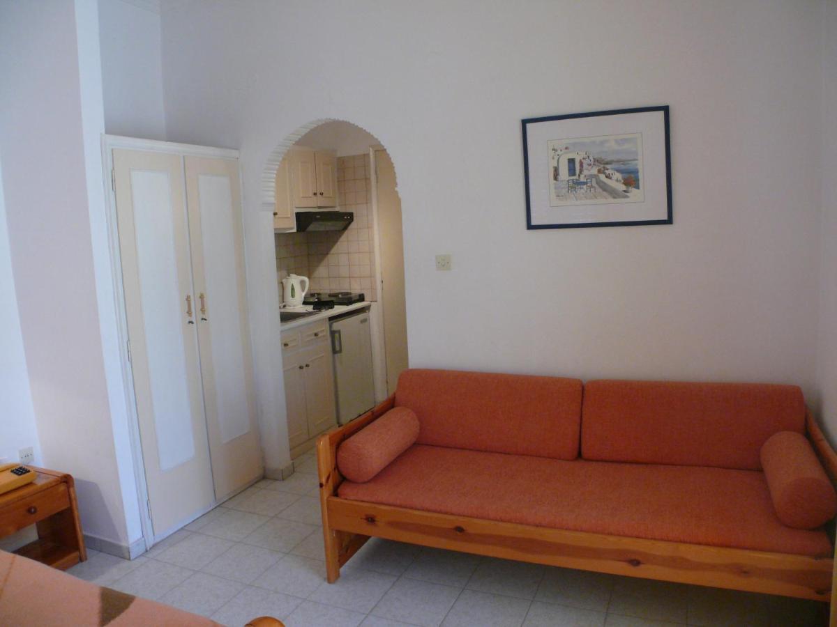 Sylvia Studios - Housity