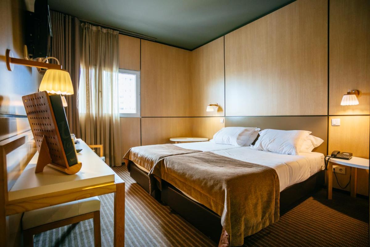 Uma cama ou camas num quarto em Axis Vermar Conference & Beach Hotel