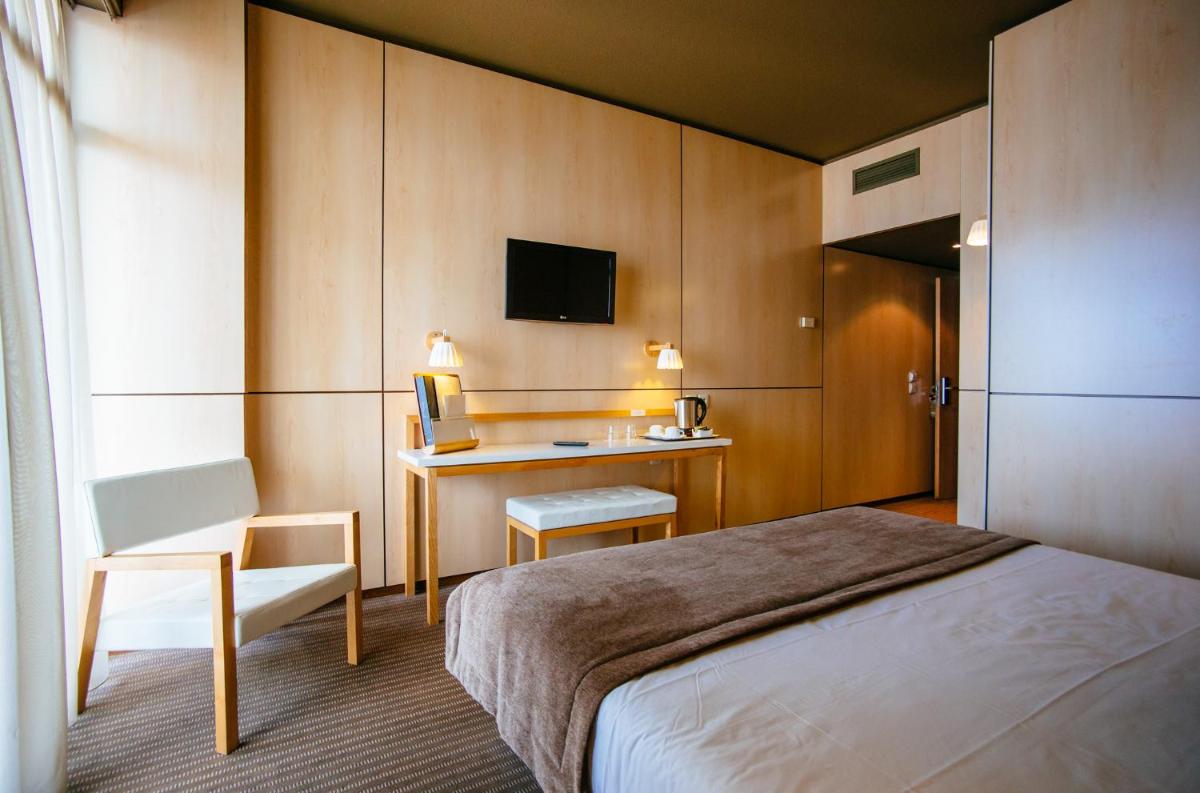 Uma cama ou camas num quarto em Axis Vermar Conference & Beach Hotel