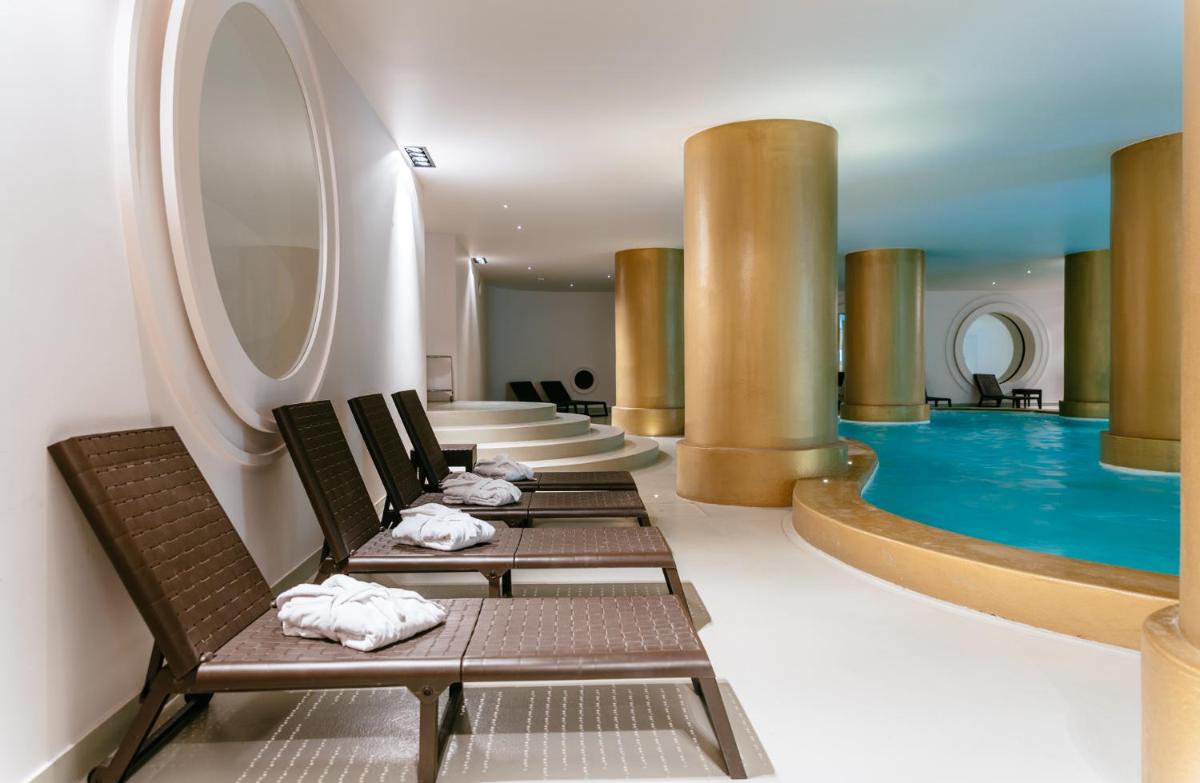 A piscina em ou perto de Axis Vermar Conference & Beach Hotel
