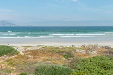 325 Leisure Bay Cape Town - Housity