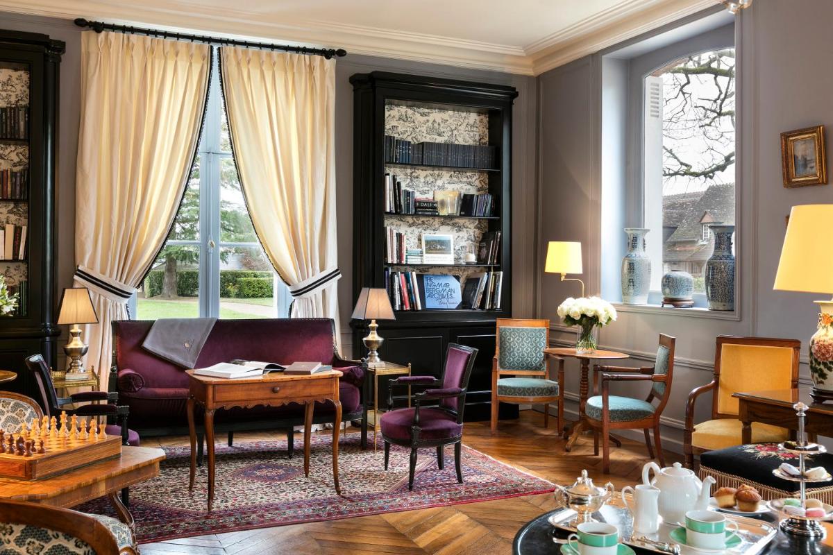 Coin salon dans l'établissement Les Hauts de Loire Relais & Châteaux