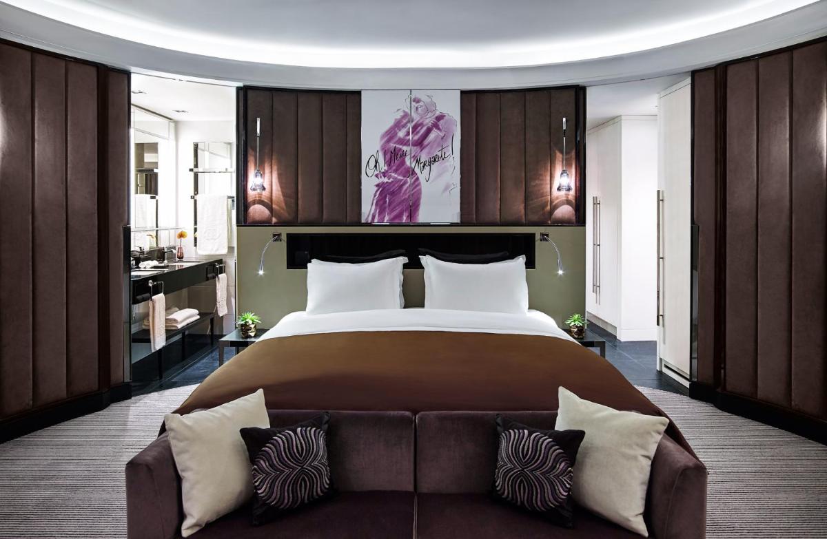 Ein Bett oder Betten in einem Zimmer der Unterkunft Sofitel Frankfurt Opera