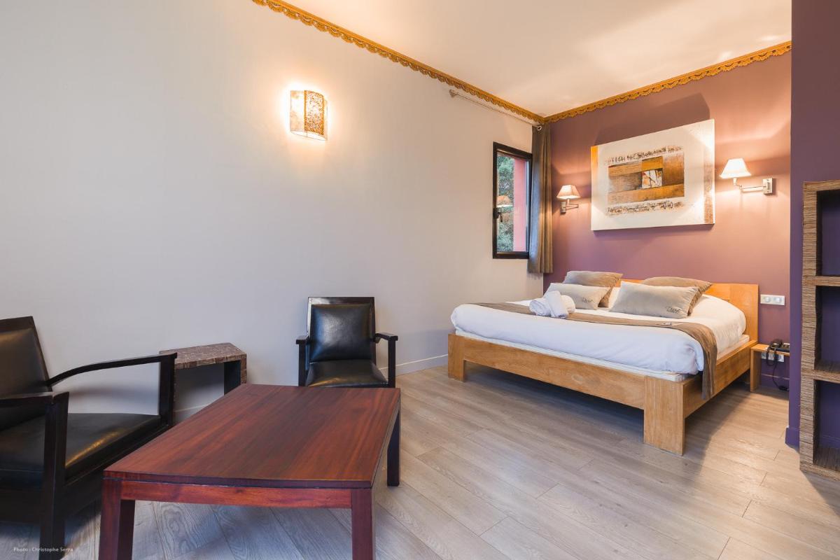 Un ou plusieurs lits dans un hébergement de l'établissement Hotel restaurant Spa Disini Montpellier Est, The Originals Relais
