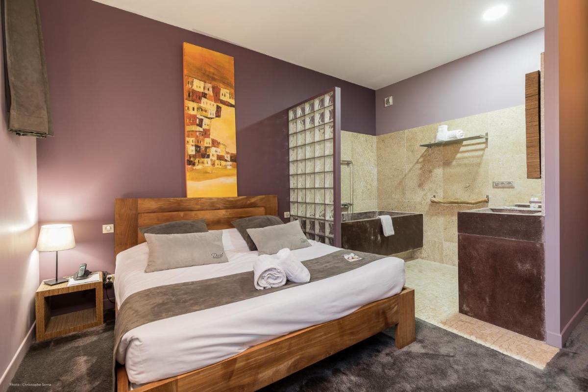 Un ou plusieurs lits dans un hébergement de l'établissement Hotel restaurant Spa Disini Montpellier Est, The Originals Relais