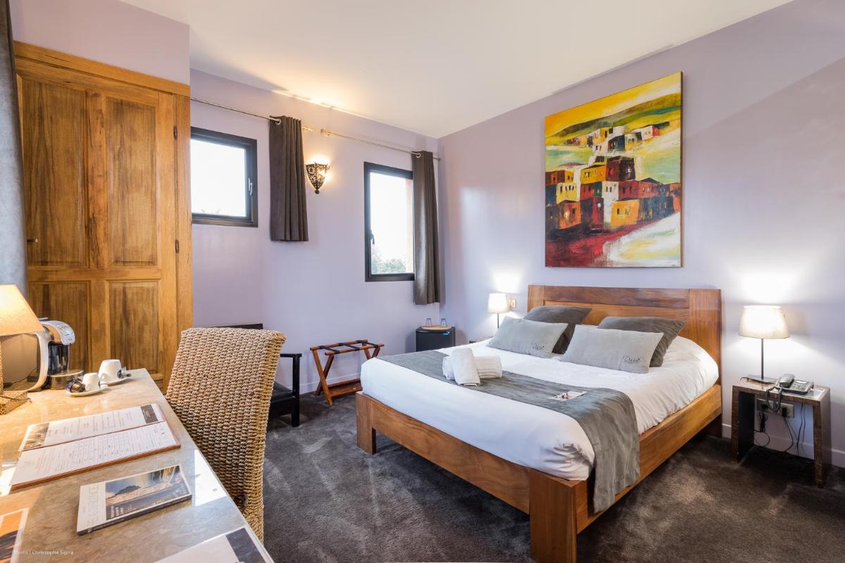 Un ou plusieurs lits dans un hébergement de l'établissement Hotel restaurant Spa Disini Montpellier Est, The Originals Relais