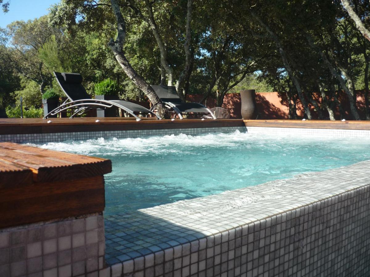 Piscine de l'établissement Hotel restaurant Spa Disini Montpellier Est, The Originals Relais ou située à proximité