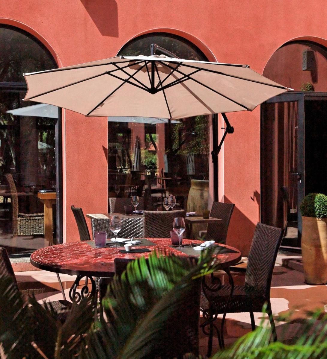 Restaurant ou autre lieu de restauration dans l'établissement Hotel restaurant Spa Disini Montpellier Est, The Originals Relais