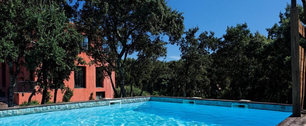 Piscine de l'établissement Hotel restaurant Spa Disini Montpellier Est, The Originals Relais ou située à proximité