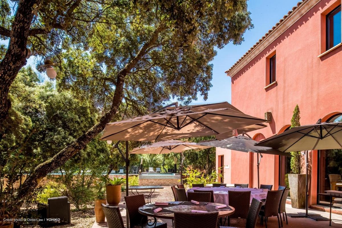 Jardin de l'établissement Hotel restaurant Spa Disini Montpellier Est, The Originals Relais