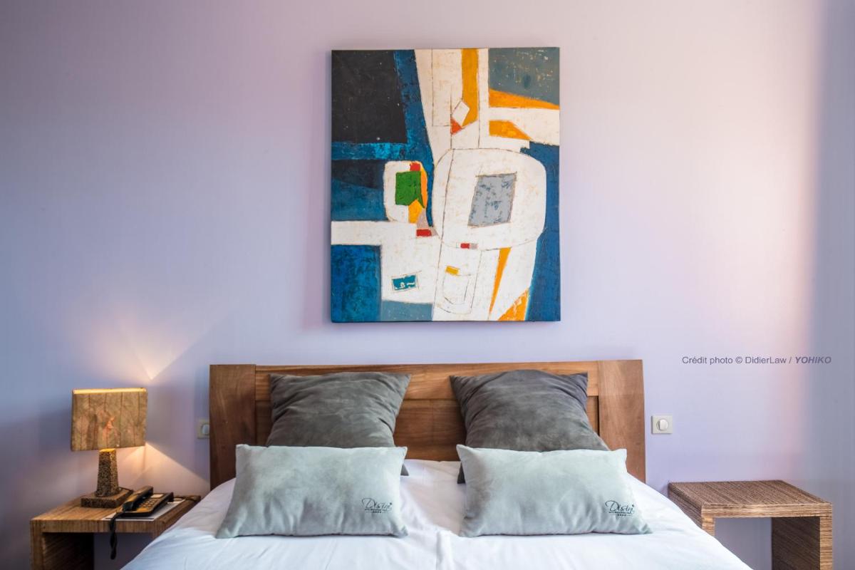 Un ou plusieurs lits dans un hébergement de l'établissement Hotel restaurant Spa Disini Montpellier Est, The Originals Relais