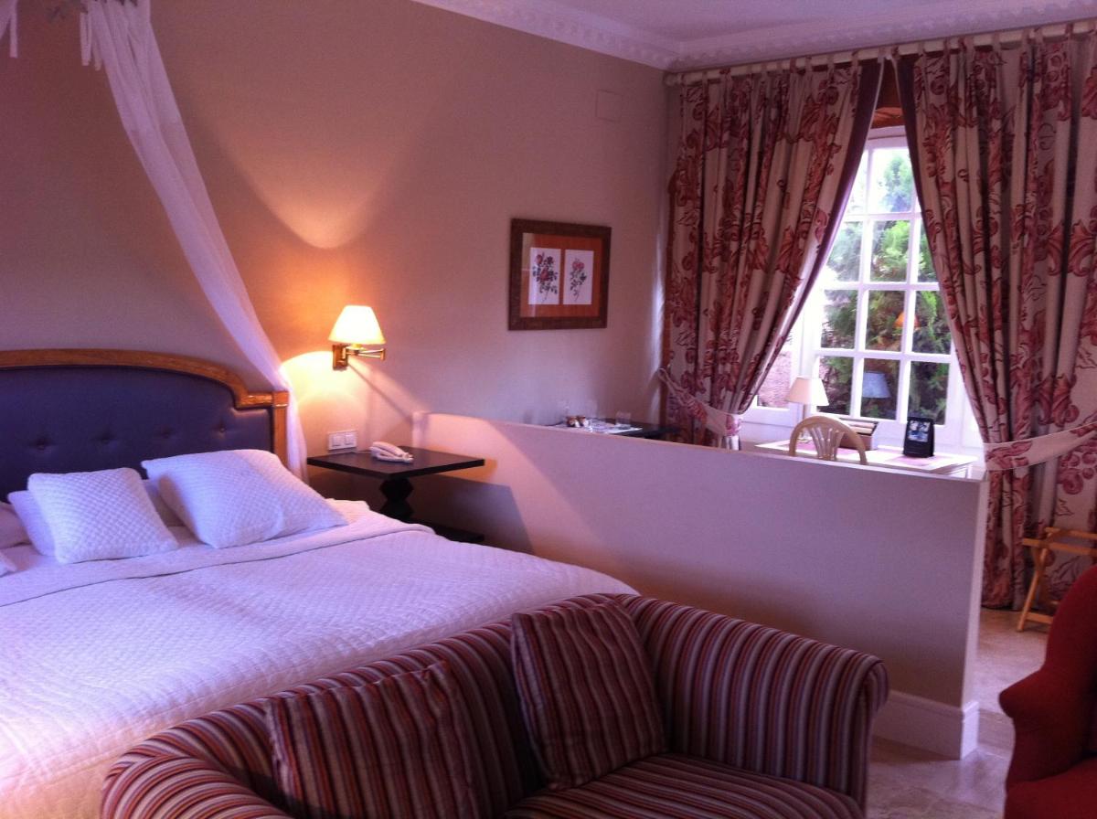 Cama o camas de una habitación en Hotel Valdepalacios Gourmand 5* GL