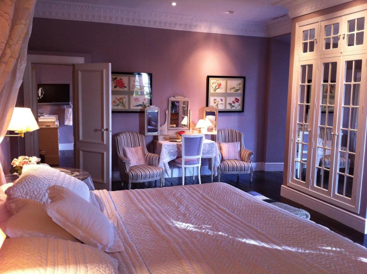 Cama o camas de una habitación en Hotel Valdepalacios Gourmand 5* GL