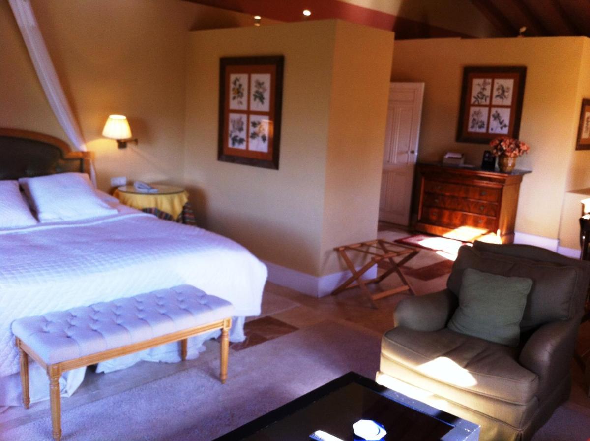 Cama o camas de una habitación en Hotel Valdepalacios Gourmand 5* GL