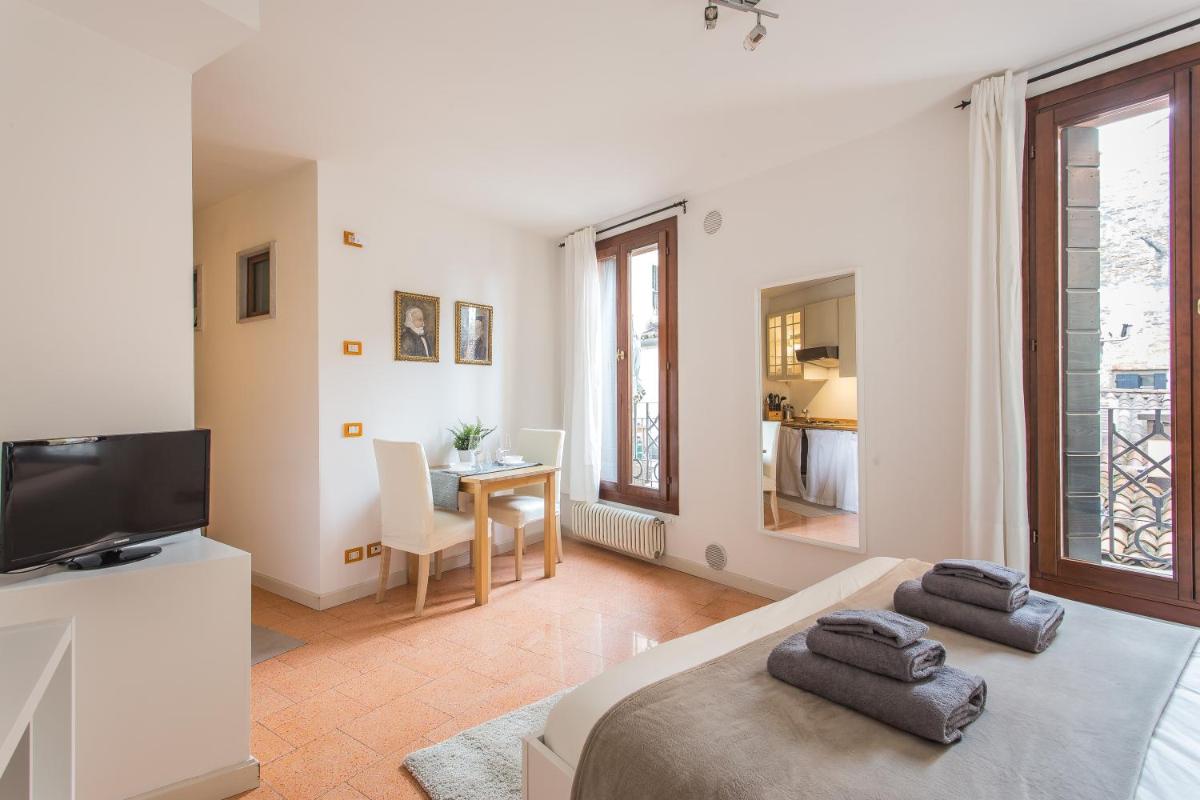 Studio Ago27 by Welc(H)ome - Hizvo