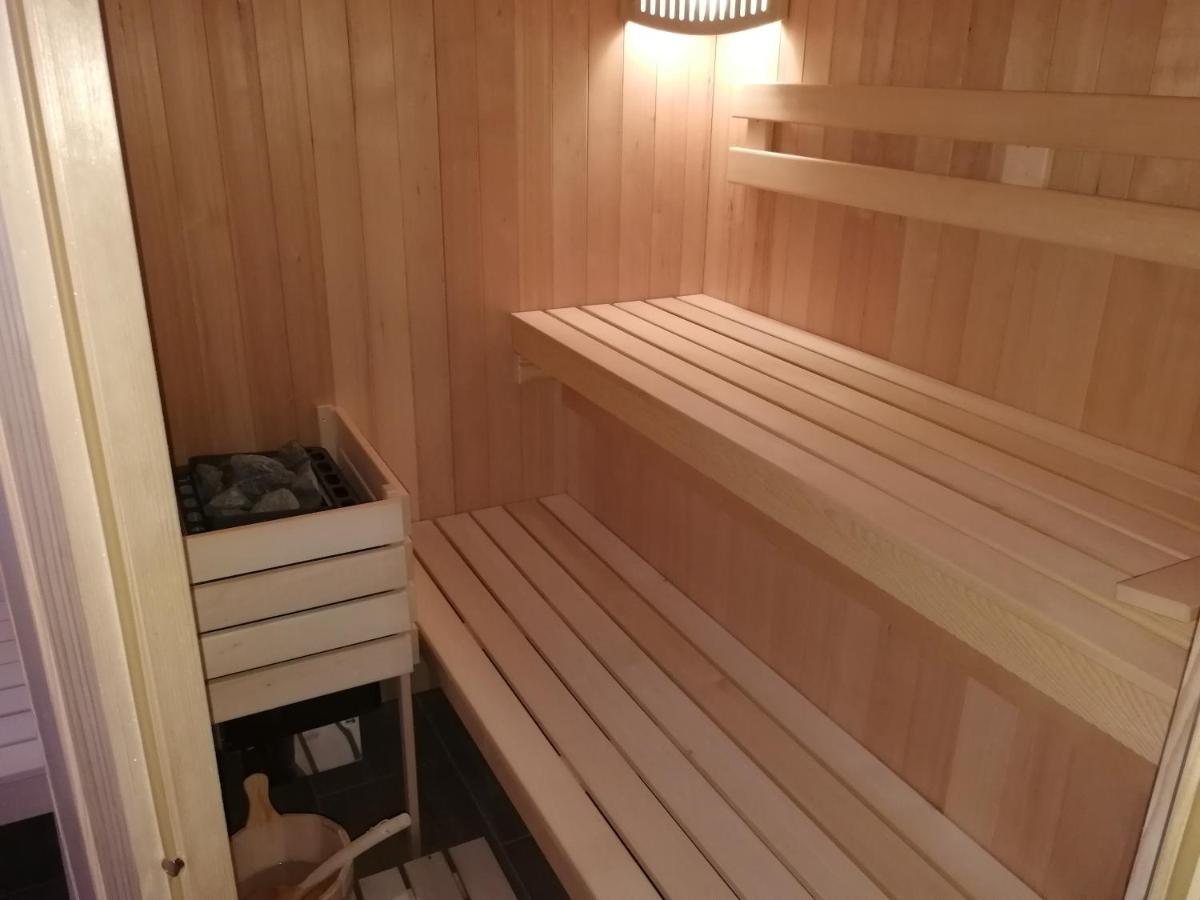 House Utrinek with free play room, jacuzzy and garage - Housity