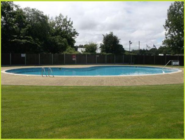 Broadside Chalet Park - Housity