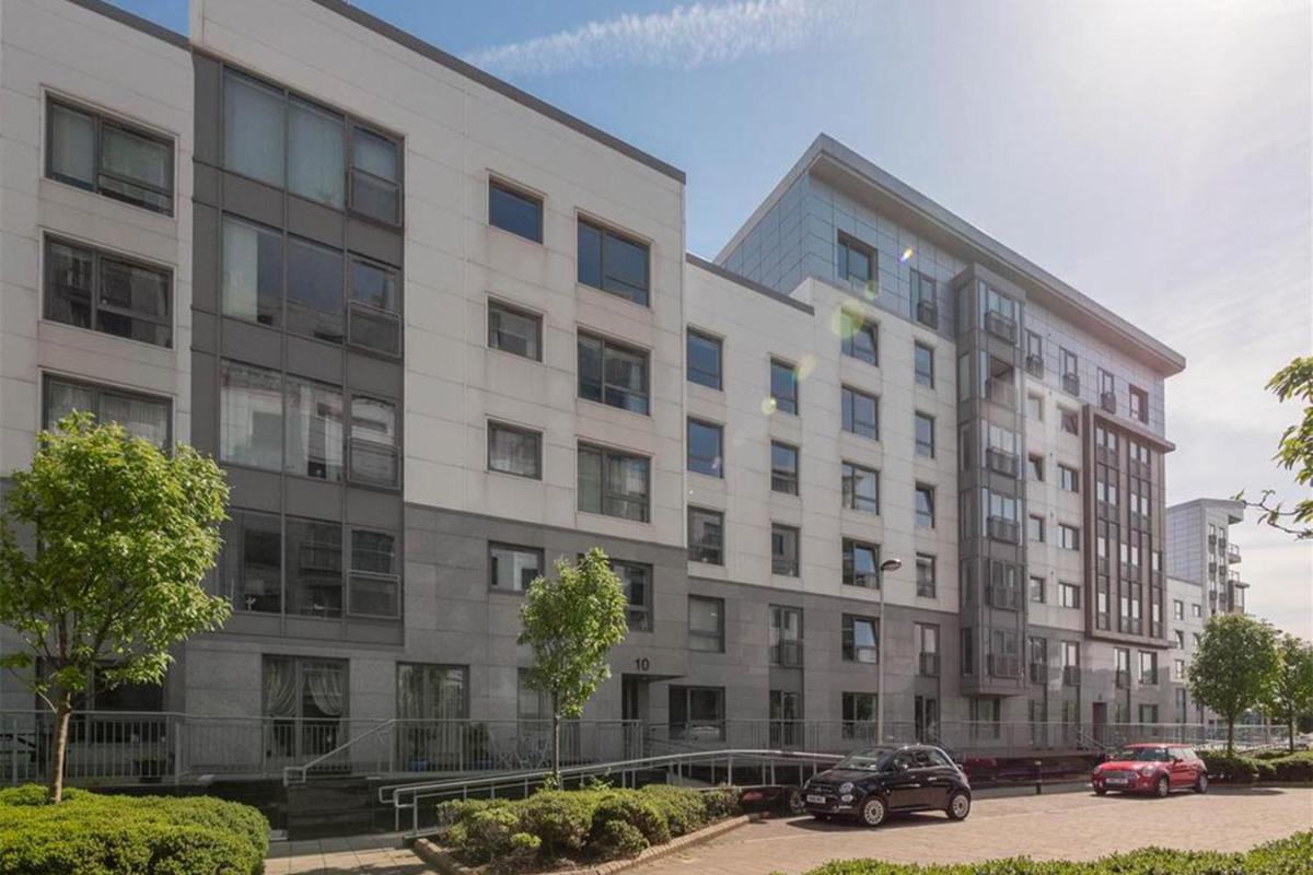 Modern Two Bedroom Apartment - Housity