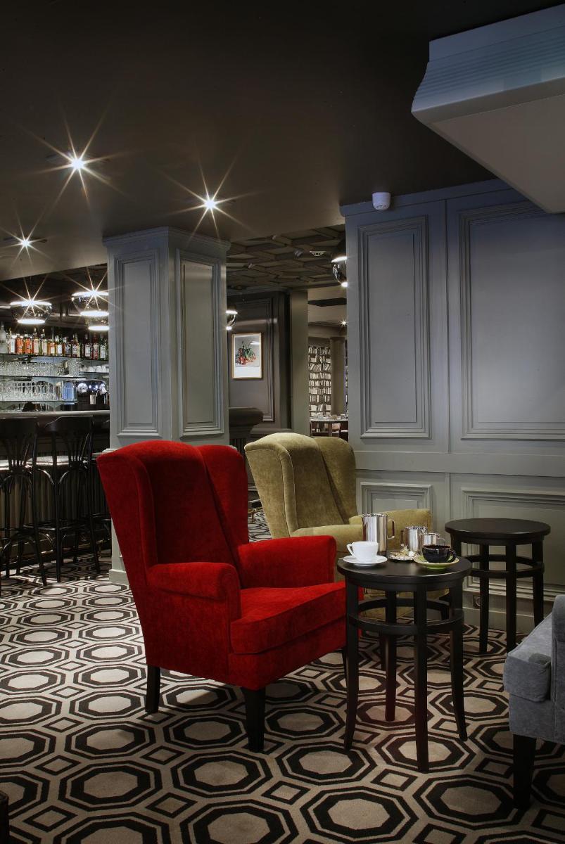 Coin salon dans l'établissement Hotel le Cinq Hyper - Centre
