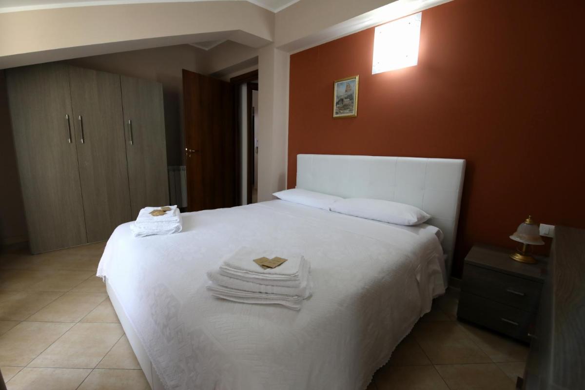 Casa Sofia Vacanze A Montalbano Elicona - Housity