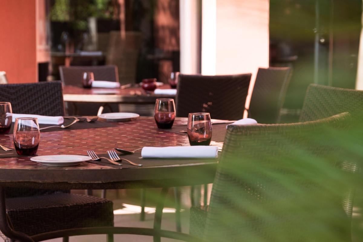 Restaurant ou autre lieu de restauration dans l'établissement Hotel restaurant Spa Disini Montpellier Est, The Originals Relais