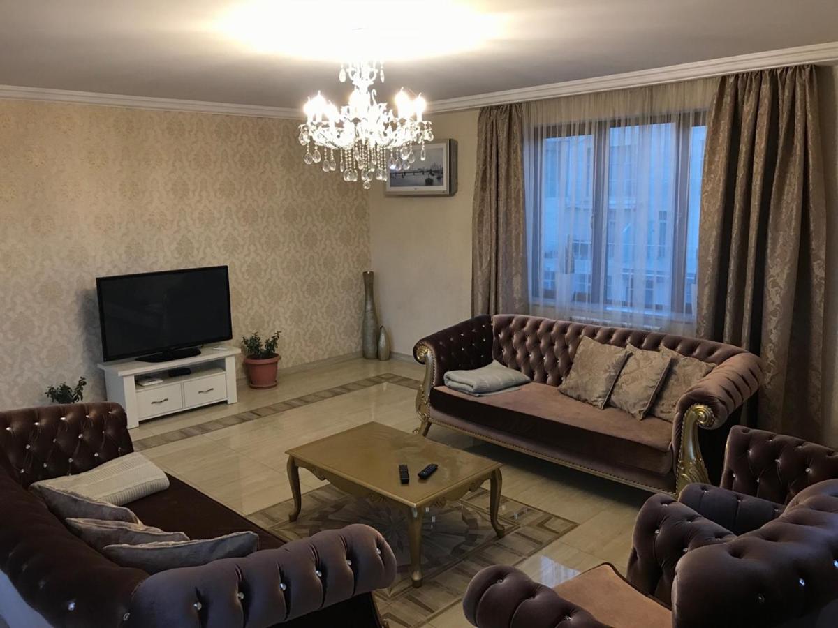 Lesya Apartment with Terrace - Housity