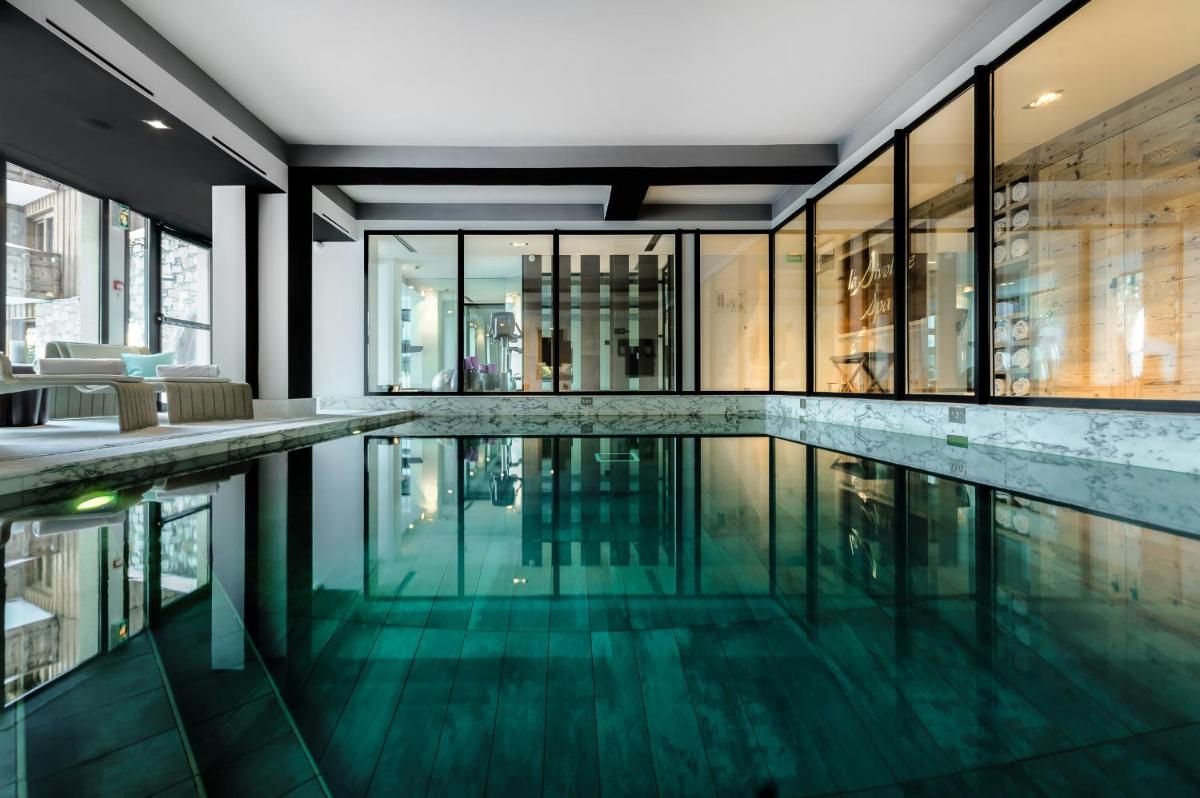 Piscine de l'établissement Hôtel La Sivolière ou située à proximité