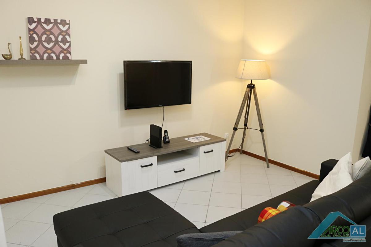 " Arco da Fajã" For 7 max - Housity