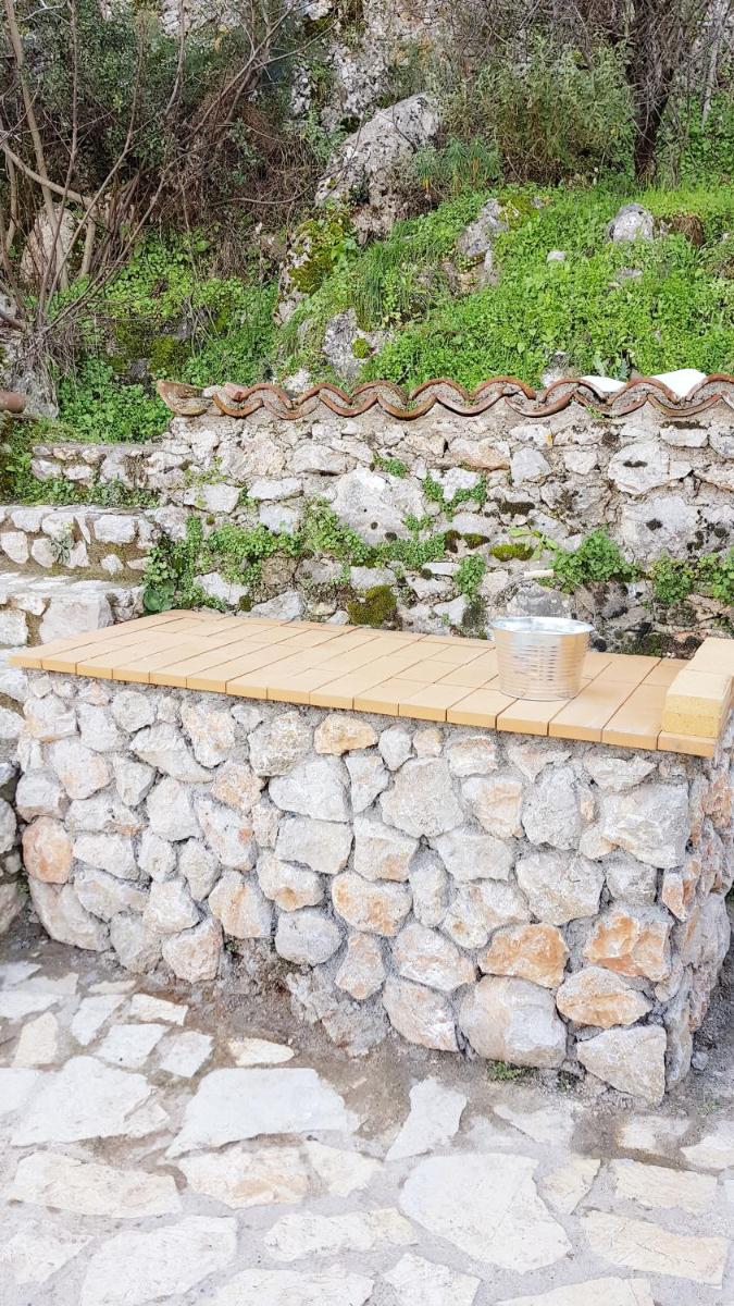 Stone house on the rock - Housity