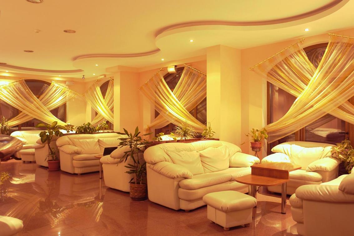Elegant Hotel - Housity