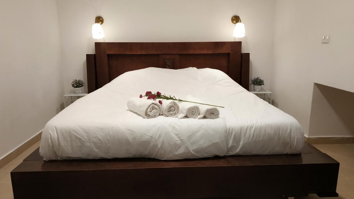 Tranquility in The Desert - Housity