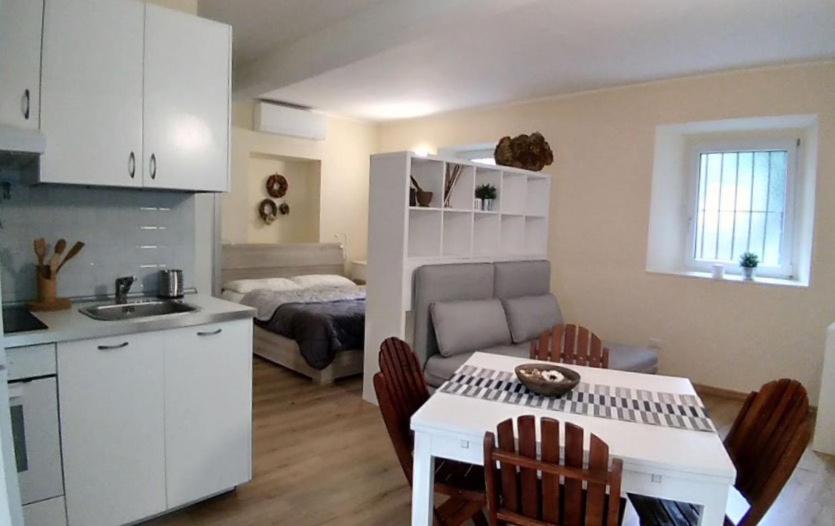Quiet and charming apartment in the centre with air conditioned - Housity