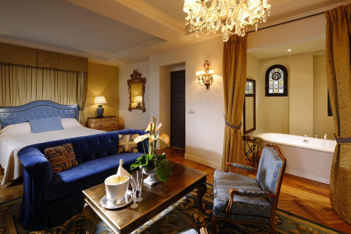 Coin salon dans l'établissement Chateau Eza