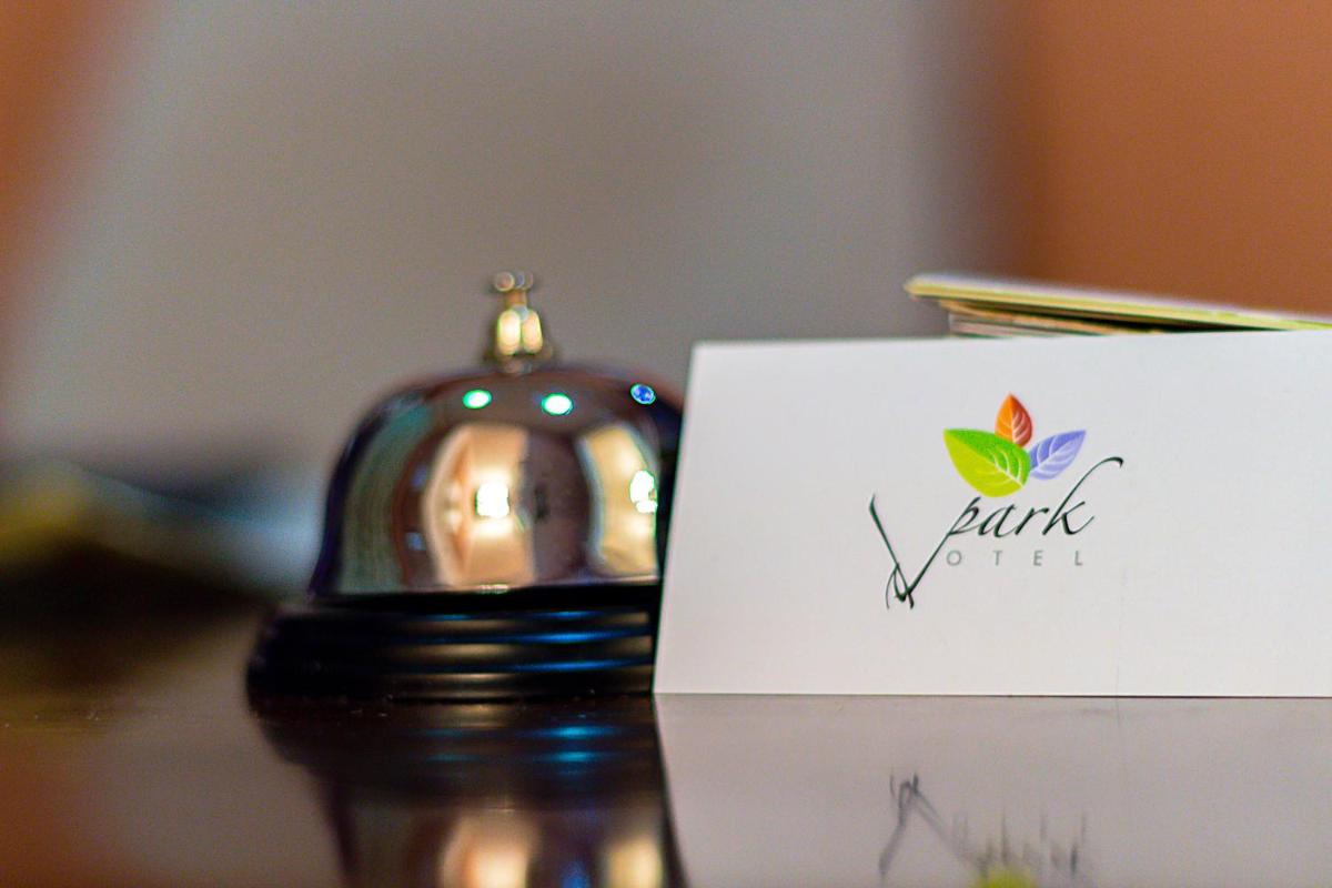 V Park Hotel - Housity