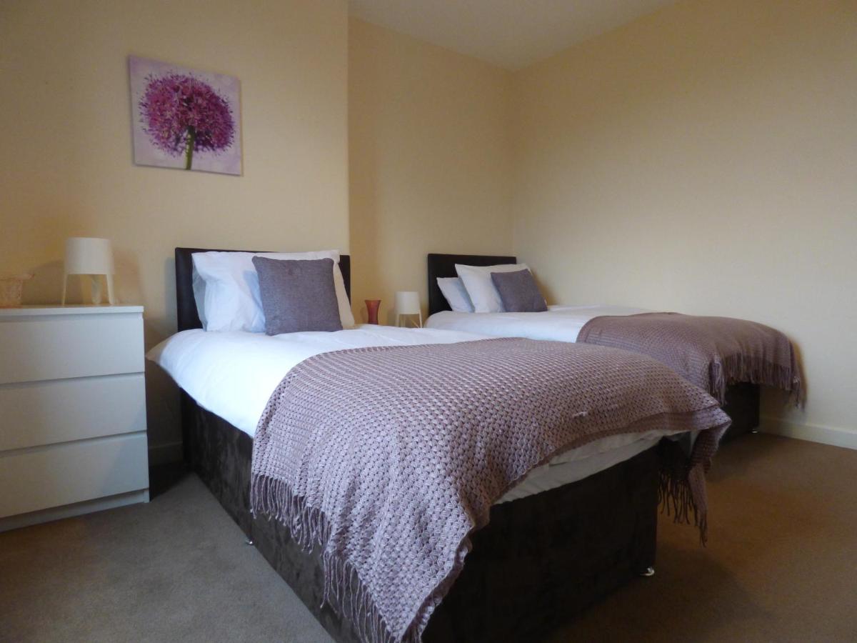 Beechwood Park - Sleeps 4 easy access to Edinburgh - Housity