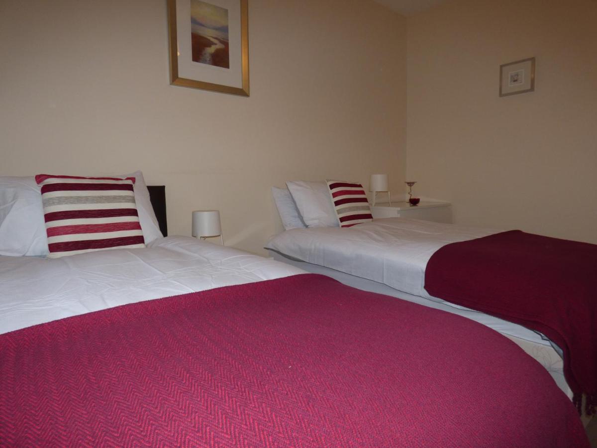 Beechwood Park - Sleeps 4 easy access to Edinburgh - Housity