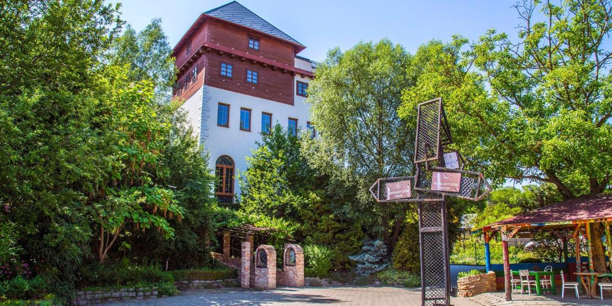 Hotel Kurdějov - Bed and Breakfast - Housity