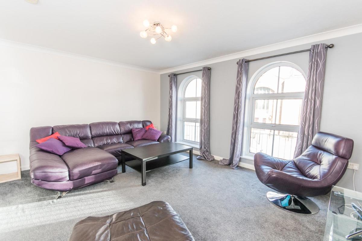 Town or Country - Jessie Terrace House - Housity