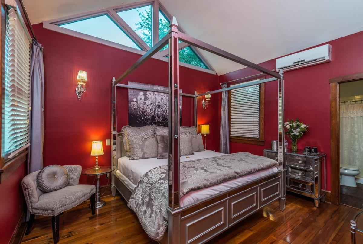 Carriage Way Inn Bed & Breakfast Adults Only - 21 years old and up - Housity